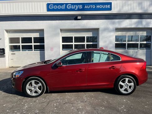 Used 2012 Volvo S60 T5 image 1