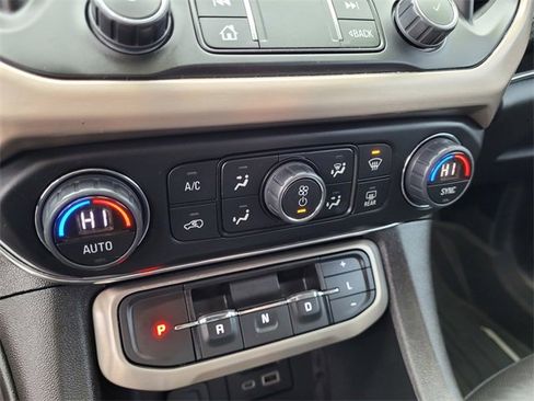 Used 2022 GMC Acadia Denali w/ Denali Ultimate Package image 15