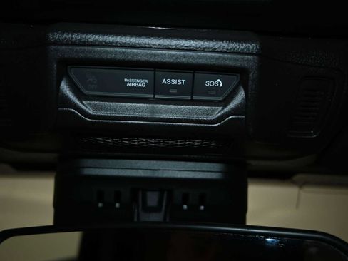 Used 2025 Jeep Wrangler Unlimited Sahara AWD/4WD image 16