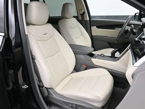 Certified 2023 Cadillac XT6 Premium Luxury FWD image 18