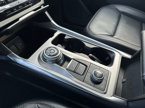 Used 2022 Ford Explorer XLT w/ Equipment Group 202A image 24