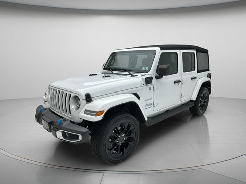 Used 2023 Jeep Wrangler Unlimited Sahara w/ Cold Weather Group AWD/4WD image 6