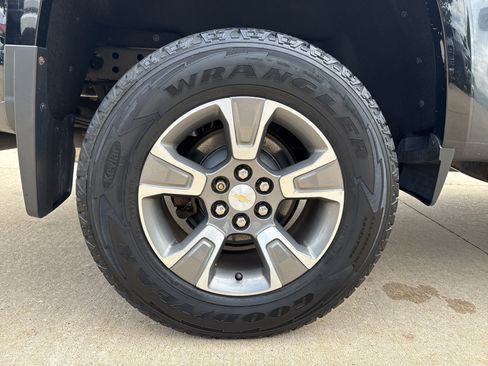 Used 2017 Chevrolet Colorado Z71 AWD/4WD image 9