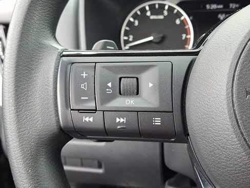 Used 2021 Nissan Rogue SV image 18