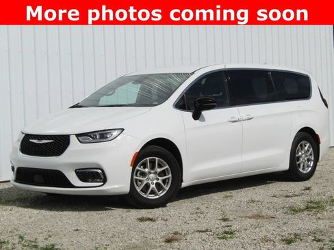 Used 2026 Chrysler Pacifica Select FWD image 7