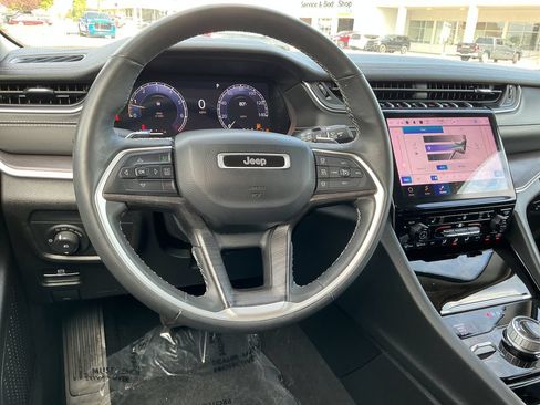 Certified 2023 Jeep Grand Cherokee L Limited AWD/4WD image 16