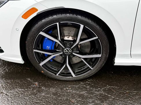 Certified 2024 Volkswagen Golf R image 8