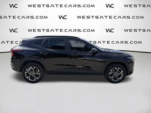 Used 2025 Chevrolet Trax LT w/ LT Convenience Package FWD image 5