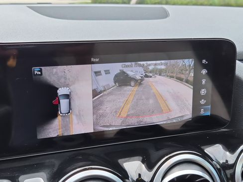 Used 2022 Mercedes-Benz GLA 250 4MATIC w/ Premium Package Lite image 29