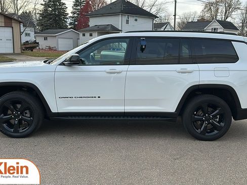 Used 2024 Jeep Grand Cherokee L Altitude image 4