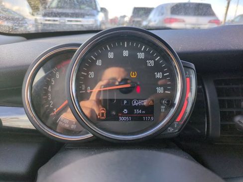 Used 2019 MINI Cooper S w/ Premium Package image 9