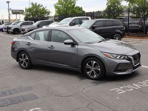 Used 2022 Nissan Sentra SV FWD image 2