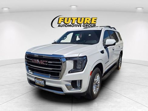 Certified 2022 GMC Yukon SLT w/ SLT Luxury Package AWD/4WD image 3
