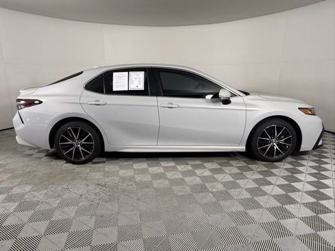 Used 2024 Toyota Camry SE w/ Convenience Package image 8