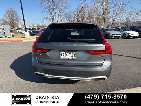 Used 2017 Volvo V90 T6 Cross Country image 8