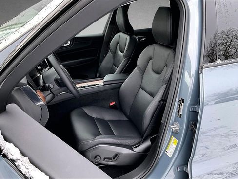 Used 2023 Volvo XC60 B5 Plus w/ Protection Package Premier image 20