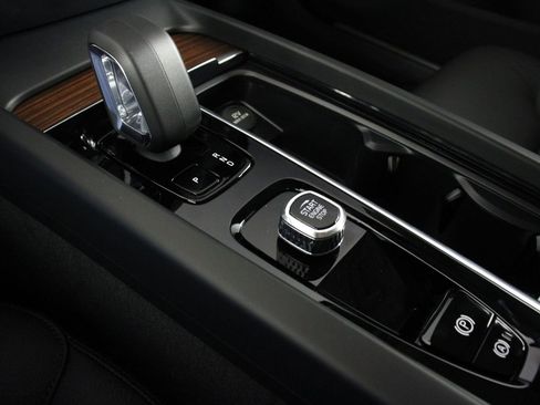 New 2026 Volvo V60 B5 Cross Country Plus w/ Climate Package image 7