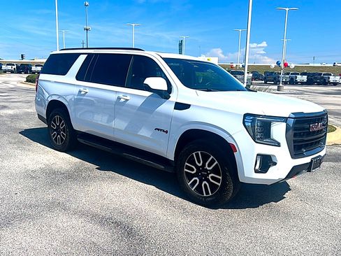 Used 2024 GMC Yukon XL AT4 w/ Technology Package AWD/4WD image 3