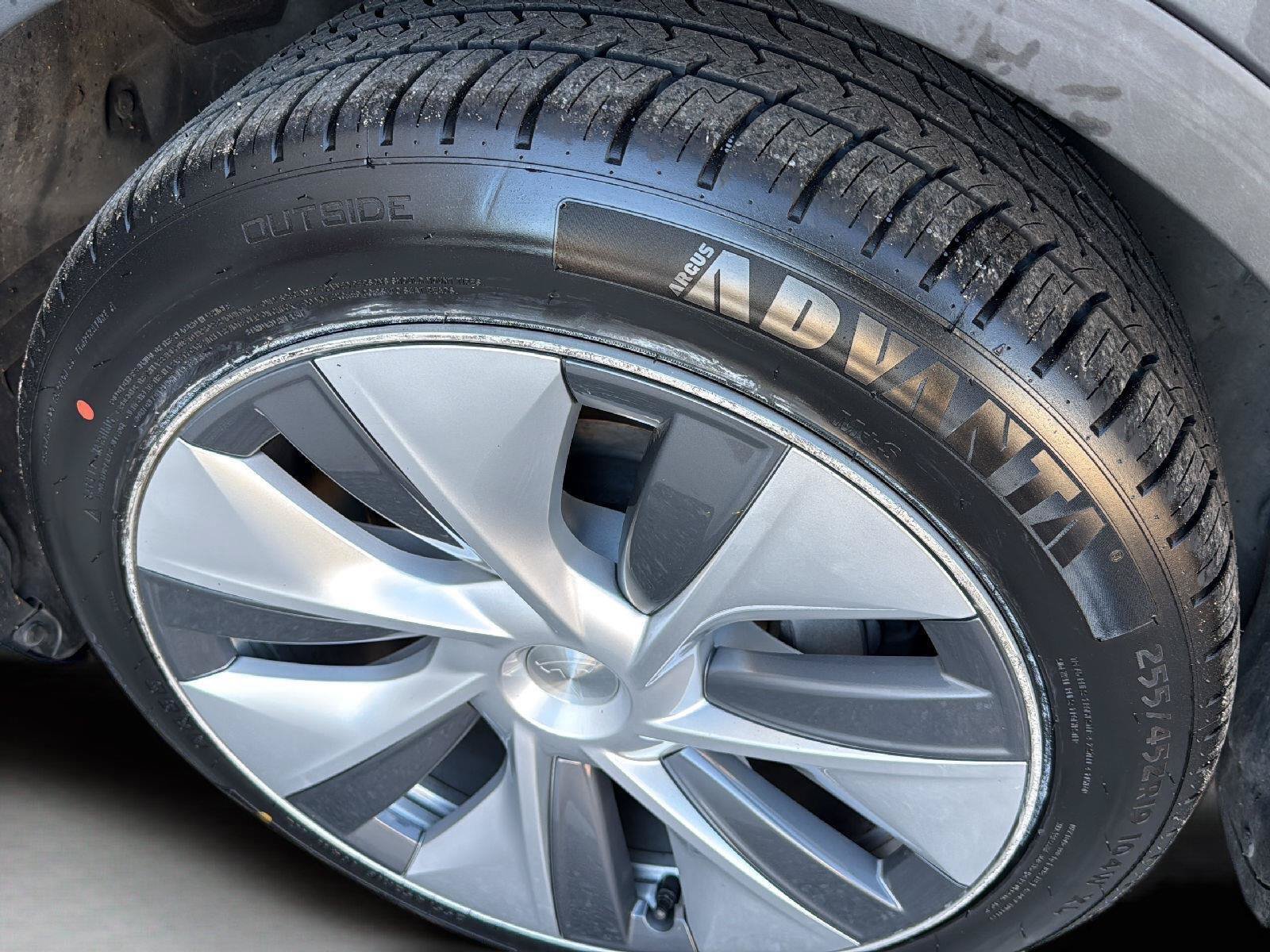 Used 2022 Tesla Model Y Long Range AWD/4WD image 10