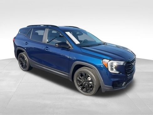 Used 2022 GMC Terrain SLE w/ Driver Convenience Package FWD image 4