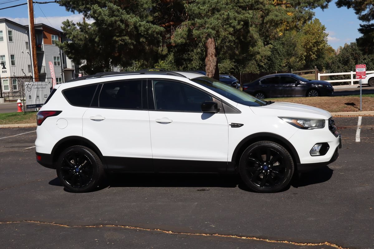 Used 2017 Ford Escape SE w/ Equipment Group 201A AWD/4WD image 2