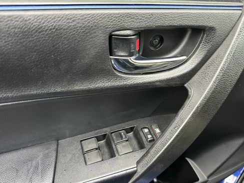 Used 2018 Toyota Corolla SE w/ SE Premium Package image 12