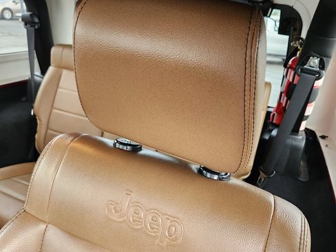 Used 2012 Jeep Wrangler Sahara w/ Dual Top Group AWD/4WD image 18