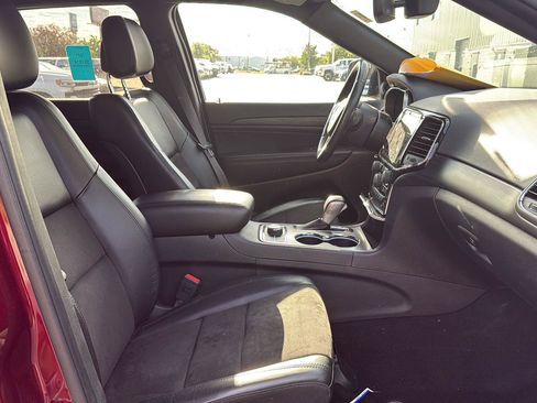 Used 2021 Jeep Grand Cherokee Altitude AWD/4WD image 12