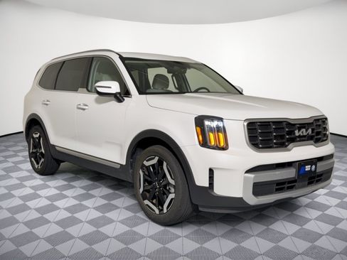 Used 2025 Kia Telluride S FWD image 7
