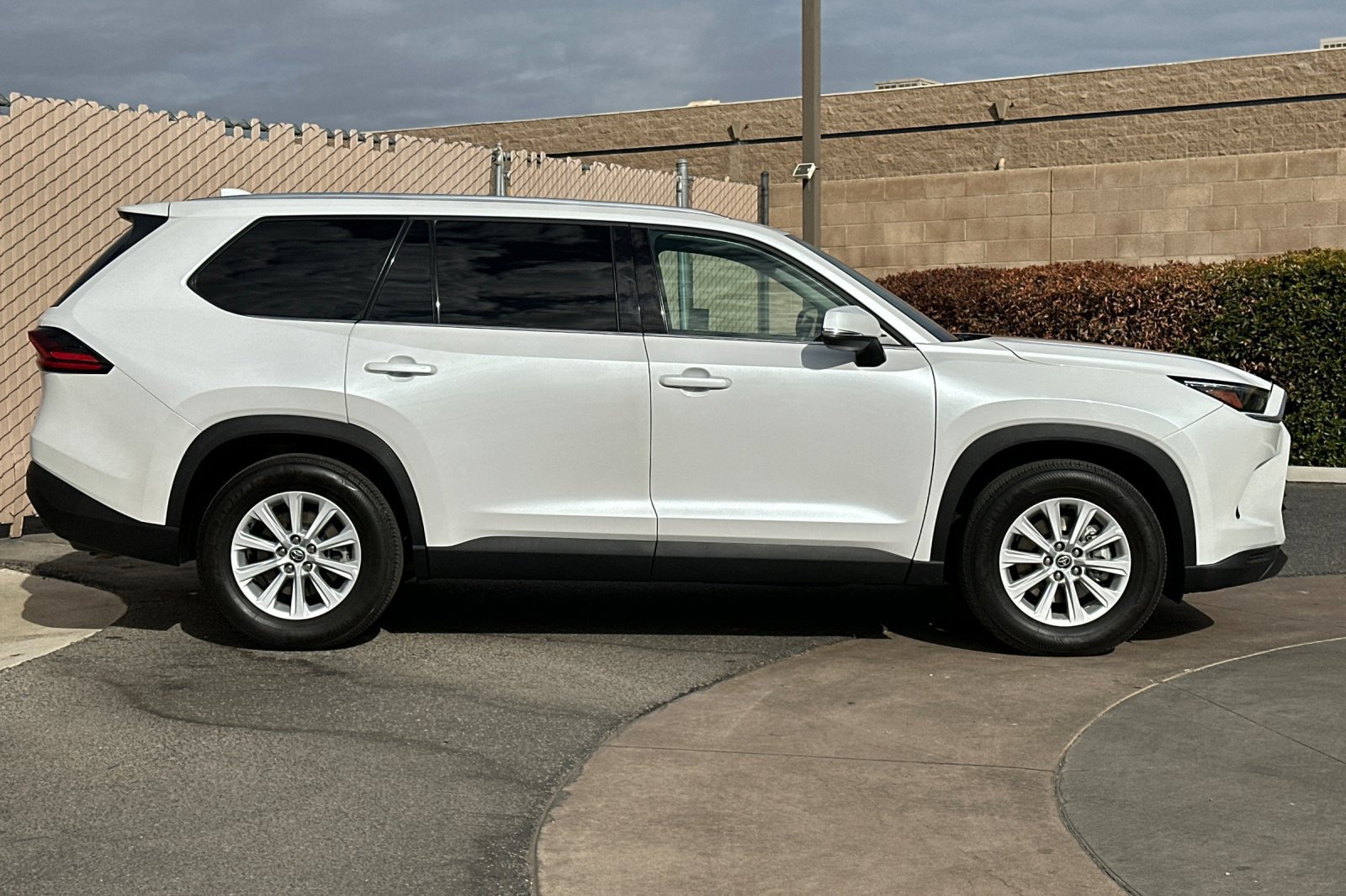 Used 2025 Toyota Grand Highlander FWD image 3