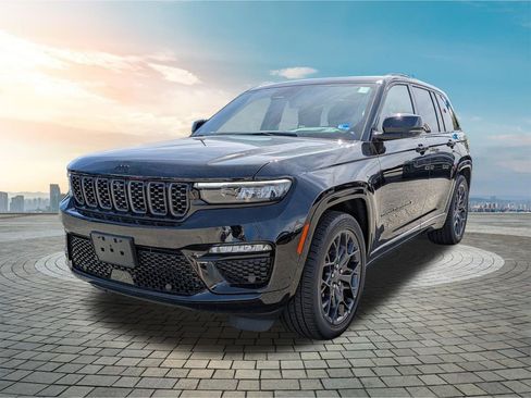 Used 2025 Jeep Grand Cherokee Summit AWD/4WD image 9