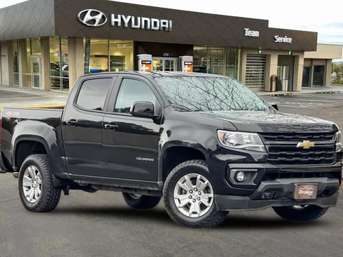 Used 2022 Chevrolet Colorado LT w/ LT Convenience Package image 2