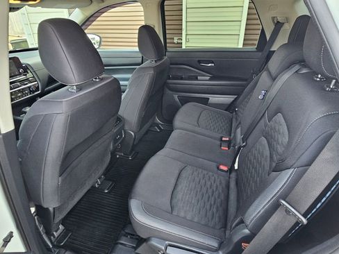 Used 2022 Nissan Pathfinder SV image 12