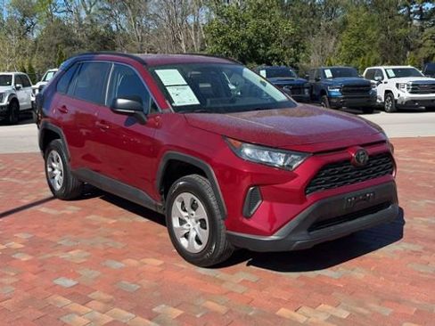 Used 2021 Toyota RAV4 LE FWD image 5
