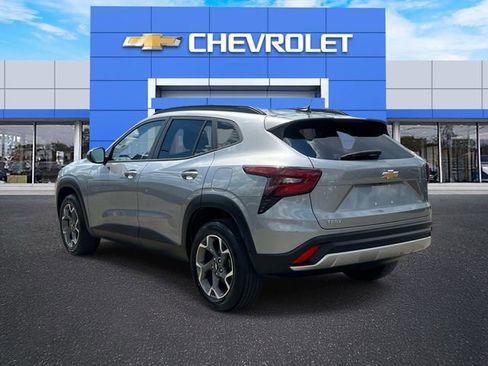 Used 2024 Chevrolet Trax LT w/ Driver Confidence Package image 7