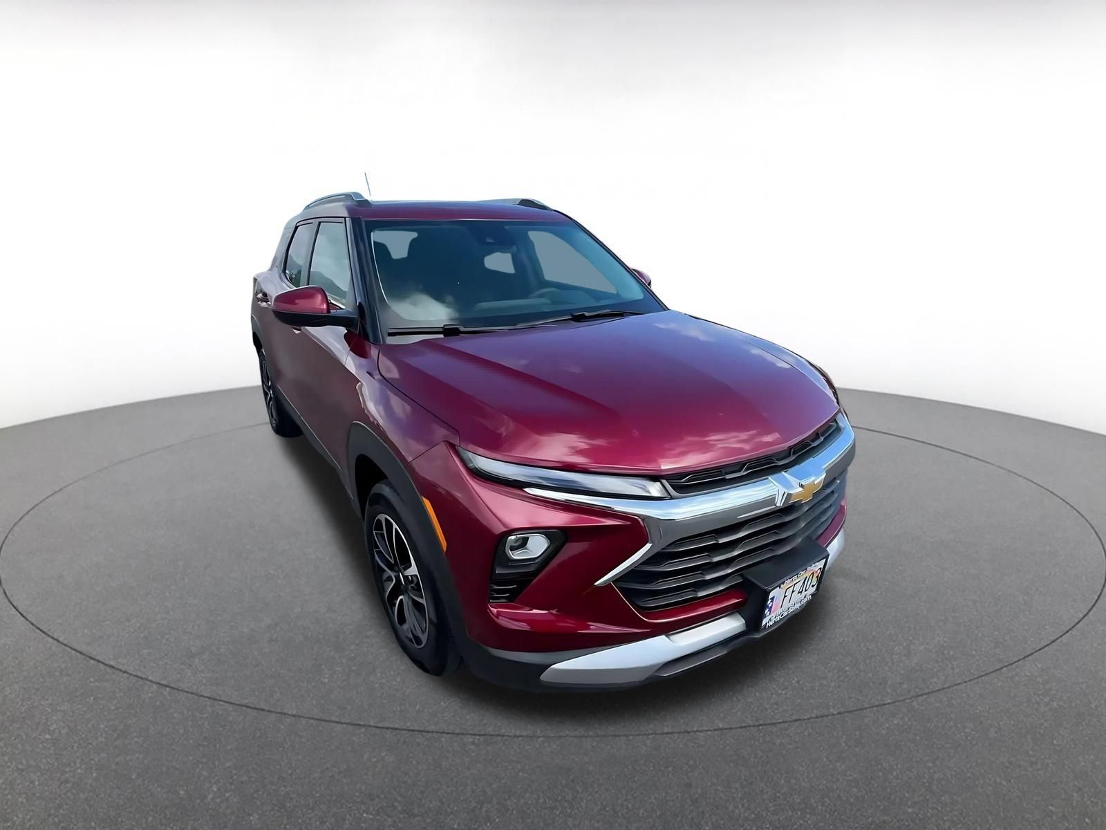 Used 2025 Chevrolet TrailBlazer LT FWD image 3