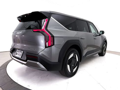 Certified 2024 Kia EV9 Light Long Range RWD image 19