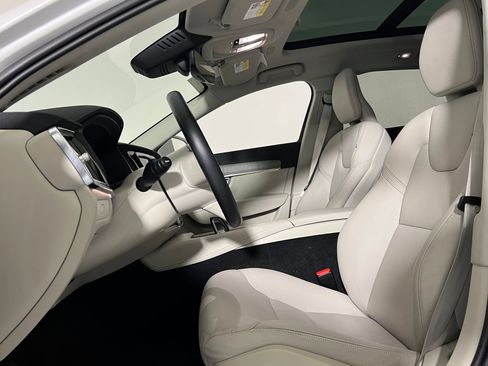 Used 2025 Volvo S90 B6 Plus image 5