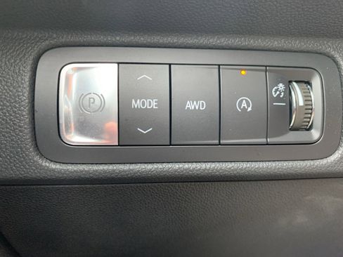 Used 2024 Chevrolet Traverse LT image 43