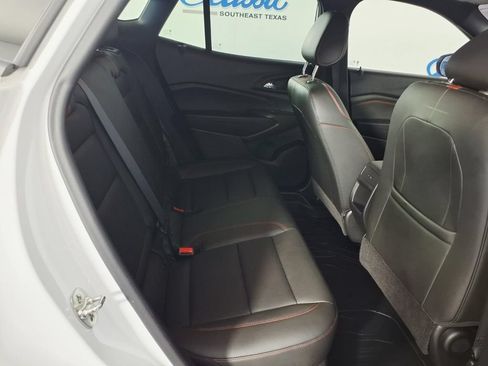 Used 2025 Chevrolet Trax RS w/ Sunroof Package FWD image 11