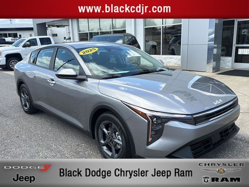 Used 2025 Kia K4 FWD image 1