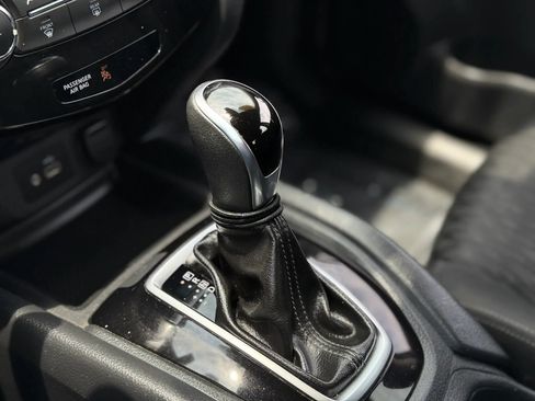 Used 2020 Nissan Rogue S AWD/4WD image 20