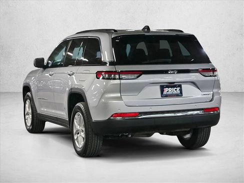 Used 2024 Jeep Grand Cherokee Laredo X RWD image 8