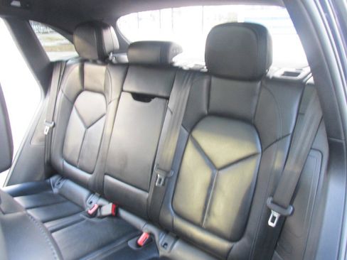 Used 2020 Porsche Macan S image 31