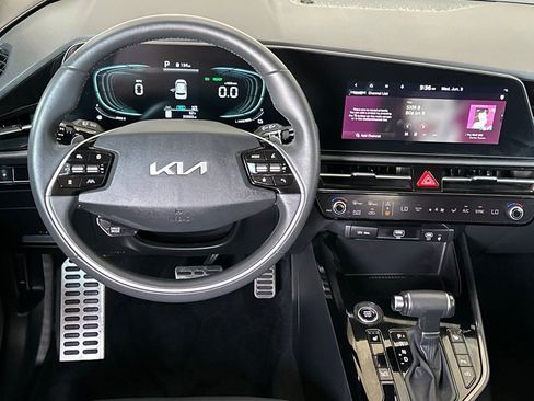Certified 2023 Kia Niro EX Touring FWD image 15