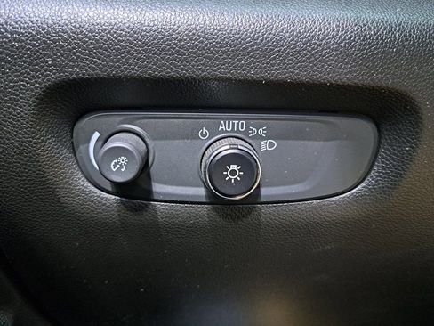 Used 2023 Chevrolet Traverse LT image 14