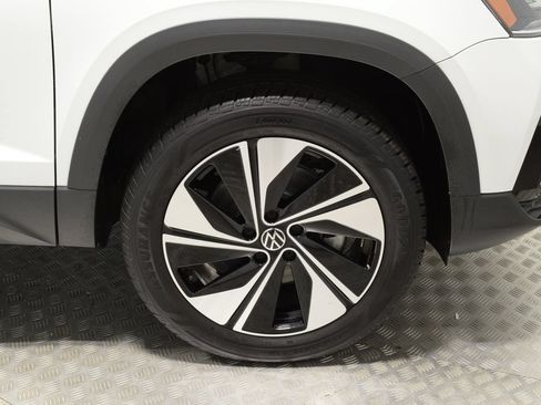Used 2023 Volkswagen Taos SE AWD/4WD image 38