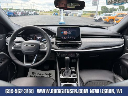 Used 2025 Jeep Compass Latitude w/ Sun & Sound Group AWD/4WD image 12