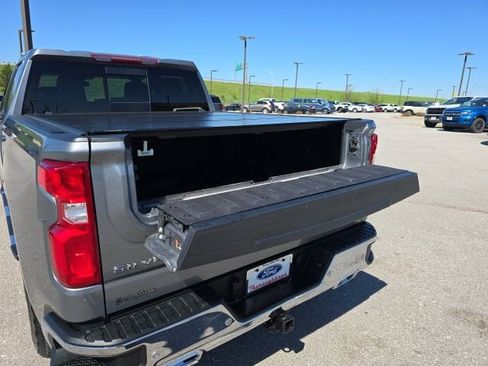 Used 2022 Chevrolet Silverado 1500 LTZ w/ LTZ Premium Package AWD/4WD image 16