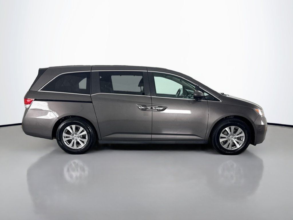 Used 2016 Honda Odyssey SE image 4